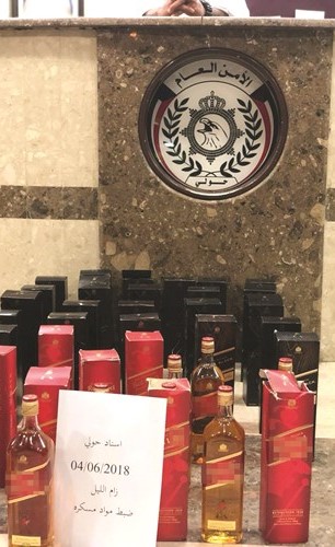 المضبوطاتالتي عثر عليها في مركبة الوافد الهندي﻿