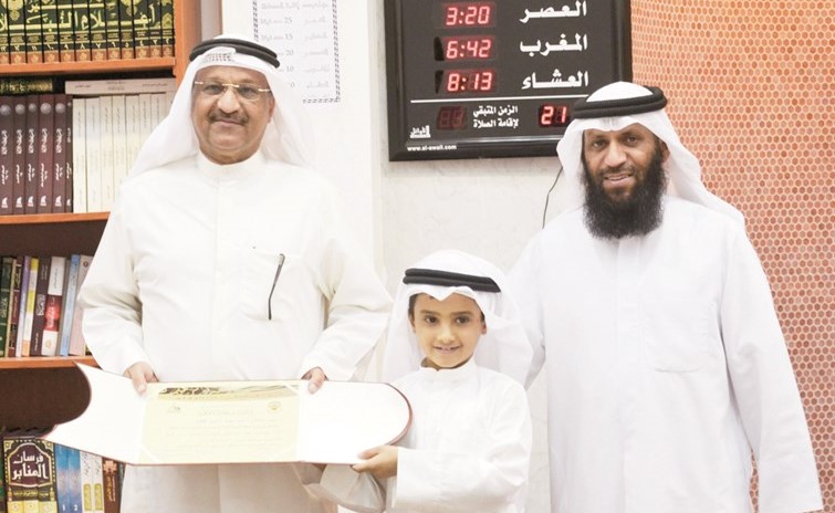 تكريم أحد حفظة القرآن الكريم ﻿