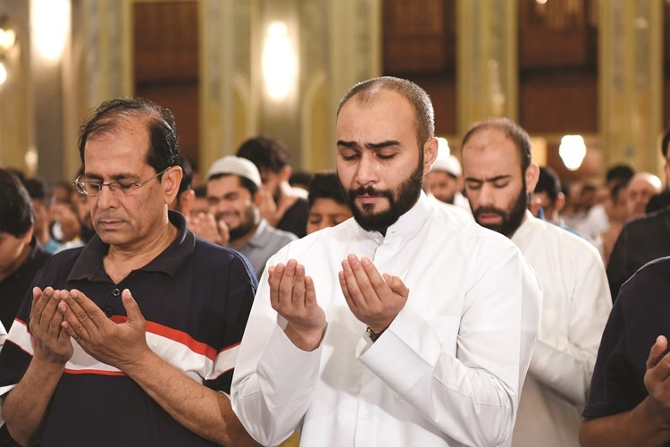 بكاء وتضرع على الله ﻿