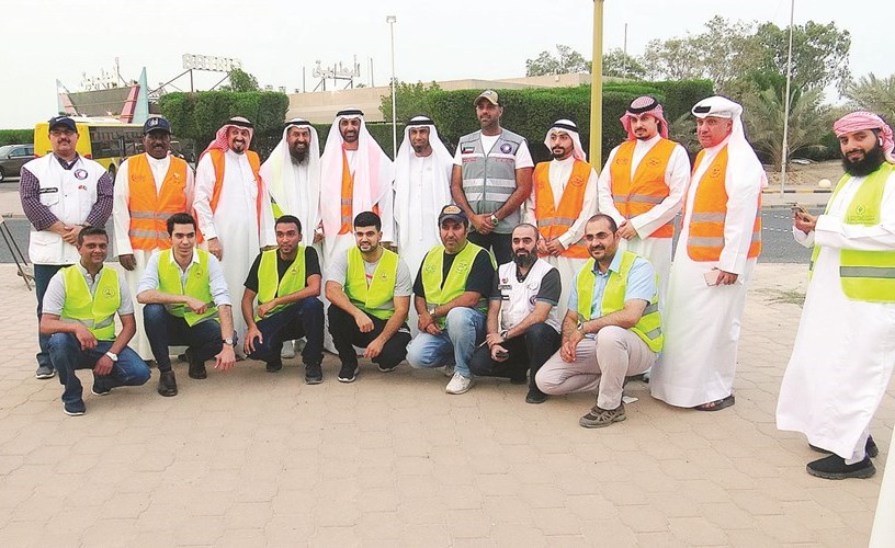 لقطة تذكارية لفريق الساير مع المشاركين بالحملة﻿