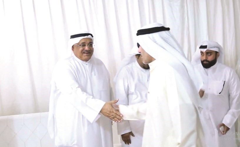 عباس عوض وأحمد الديين خلال استقبال المهنئين ﻿