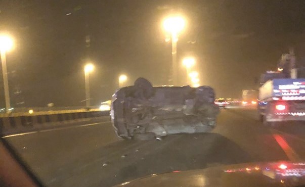 مركبة الاطفائي بعد انقلابها﻿