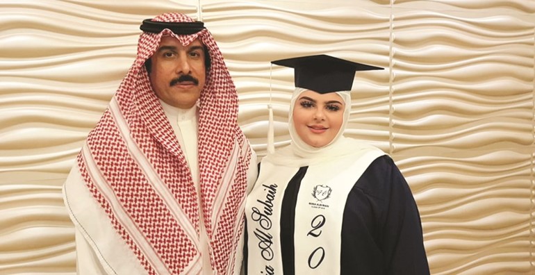 منار سعود العسكر مع والدها ﻿
