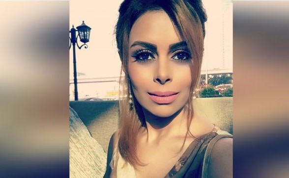 بالفيديو.. فنانة سعودية تزيل مكياجها على الهواء