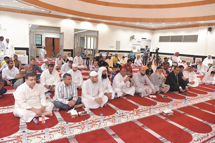 جانب من الحضور من رواد مسجد هيا الابراهيم﻿