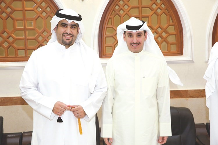 النائب السابق صالح الملا مهنئا﻿