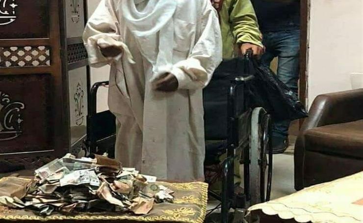 شاهد.. خدعت الصائمين بمقعد متحرك.. شاهد حصيلة تسول فتاة لساعات فقط