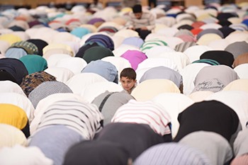 أكثر من 10 آلاف متهجد تحروا ليلة القدر في المسجد الكبير ليلة 23 من رمضان