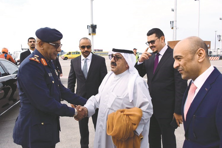 الشيخ ناصر صباح الأحمد لدى وصوله إلى بروكسل ﻿