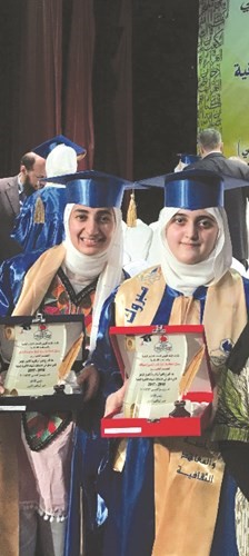 المتفوقة غزل عامر لدى تكريمها ﻿