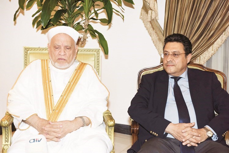 السفير القوني ود.أحمد عمر هاشم خلال الحفل﻿