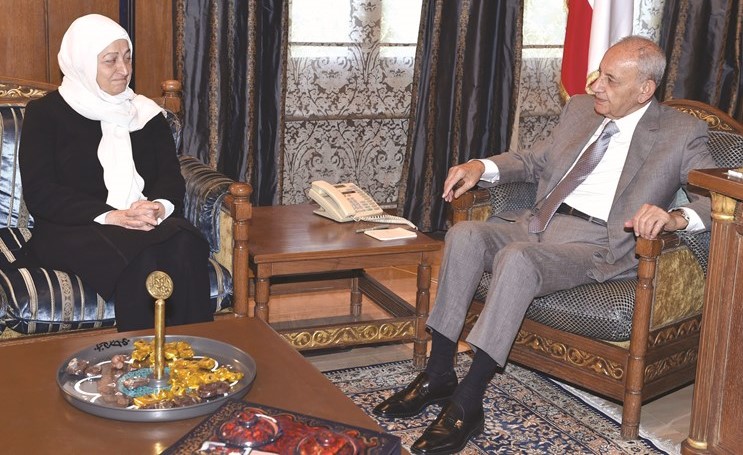 رئيس مجلس النواب نبيه بري مستقبلا النائبة بهية الحريري في عين التينة 	(محمود الطويل)﻿