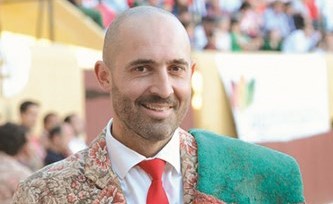 حارس رونالدو الشخصي.. «مصارع ثيران»