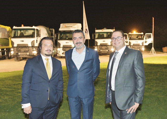 إدارتا شركة الغانم وشاحنات فورد الشرق الأوسط في استقبال الضيوف﻿