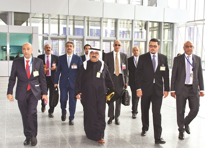 الشيخ ناصر صباح الأحمد لدى وصوله إلى مقر اجتماع وزراء دفاع الدول الأعضاء بالتحالف الدولي لمحاربة داعش﻿