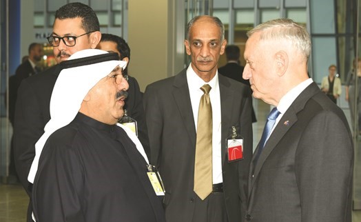 الشيخ ناصر صباح الأحمد خلال لقائه وزير الدفاع الأميركي جيمس ماتيس﻿