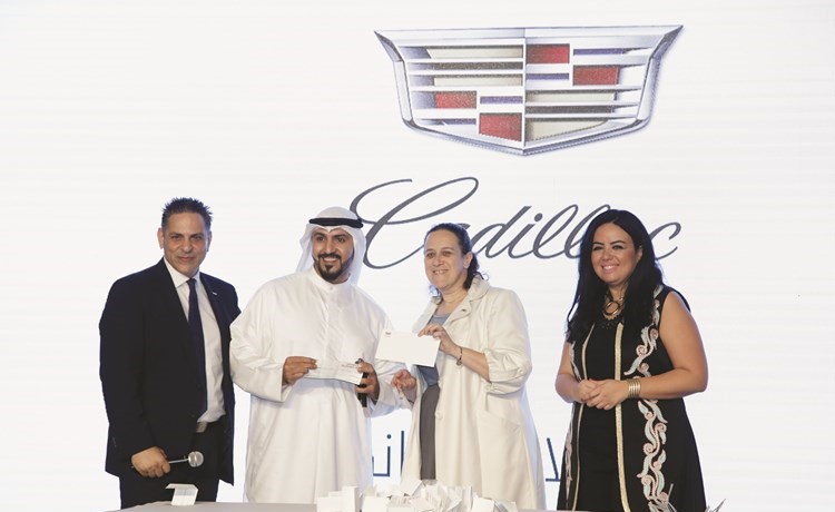 باتريسيا فييتز سفير الولايات المتحدة بالوكالة خلال مشاركتها بالسحوبات﻿