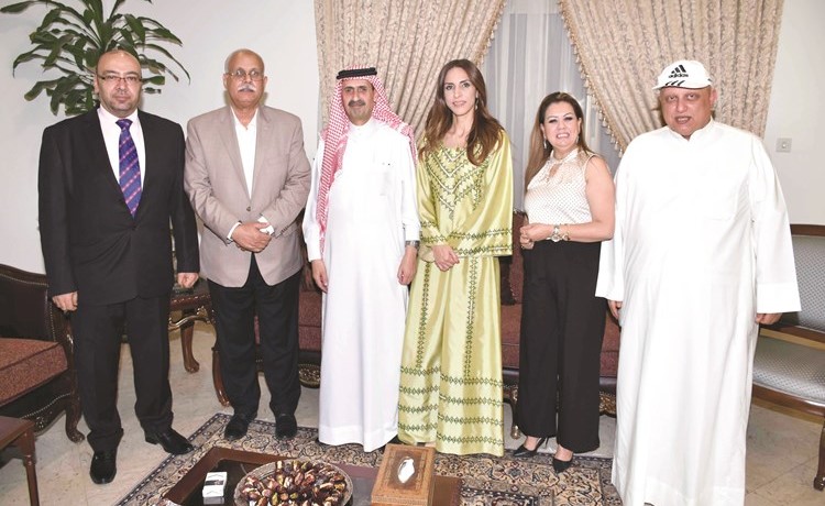 السفير الأردني صقر أبوشتال خلال لقائه مع ممثلي الصحف المحلية ﻿