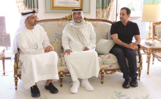 صاحب السمو الشيخ خليفة بن زايد آل نهيان رئيس دولة الامارات العربية المتحدة يتلقى التهاني بمقر إقامته في مدينة إيفيان الفرنسية امس الاول	 (وام) ﻿