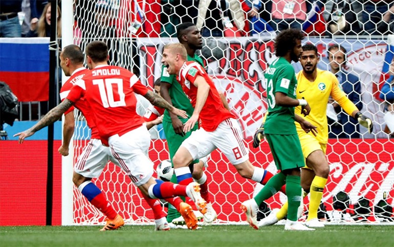 "الدب الروسي" يقسو على "الصقور الخضر" ويسقطهم بخماسية نظيفة في افتتاح "كأس العالم 2018"