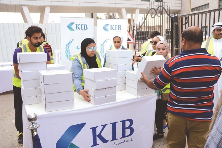 توزيع وجبات إفطار الصائمين﻿