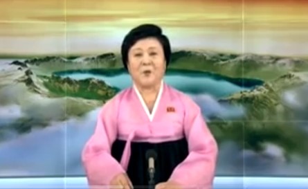 بالفيديو.. أخيرا "المذيعة الأم" في كوريا الشمالية تقرأ النشرة "مبتسمة"