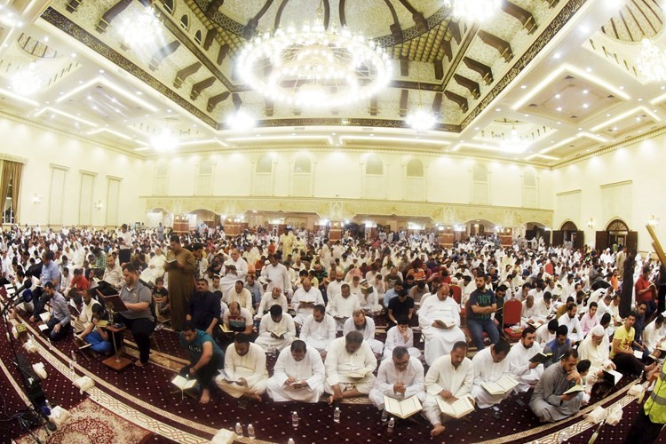 تلاوة قرآن وتدبر في آيات الله خلال أوقات الاستراحة﻿