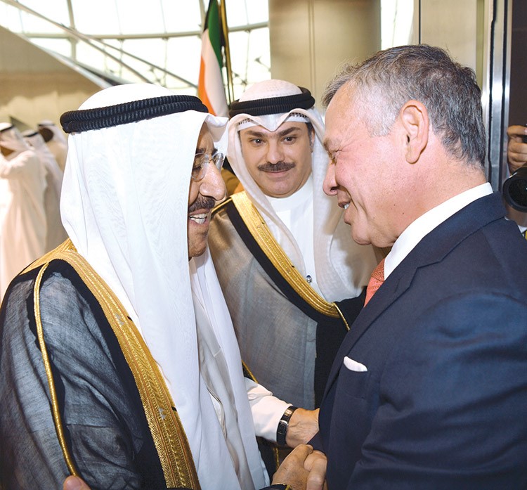 صاحب السمو الأمير الشيخ صباح الأحمد خلال استقباله الملك عبدالله الثاني بن الحسين