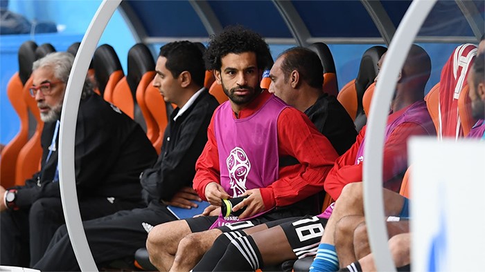 محمد صلاح يستعد للحاق بزملائه لمواجهة أورغواي في الشوط الثاني