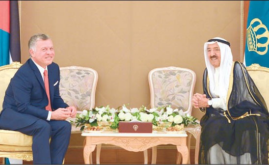 صاحب السمو الأمير الشيخ صباح الأحمد في حديث مع الملك عبدالله الثاني