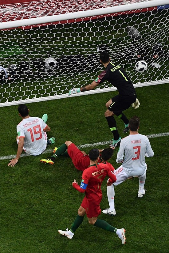 نهاية مباراة البرتغال واسبانيا بالتعادل 3 - 3