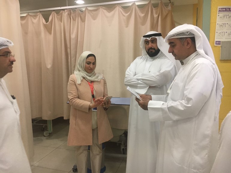 وزير الصحة تفقّد مستشفيي «مبارك» و«الأميري»
