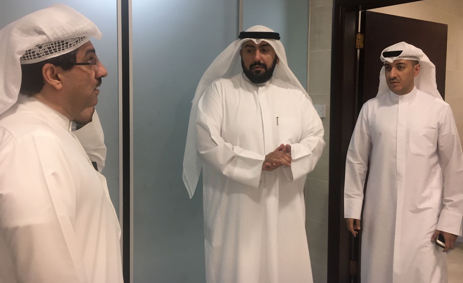وزير الصحة الشيخ د.باسل الصباح مستمعا لشرح حول الخدمات المقدمة﻿