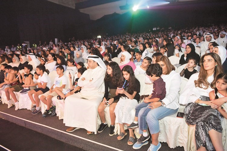 جمهور حاشد من أهل الصحافة وعملاء زين﻿