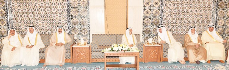 صاحب السمو الأمير الشيخ صباح الأحمد وسمو ولي العهد الشيخ نواف الأحمد ورئيس مجلس الأمة مرزوق الغانموالشيخ جابر العبدالله والشيخفيصل السعود والشيخ علي الجراح والشيخ صباح الخالد﻿
