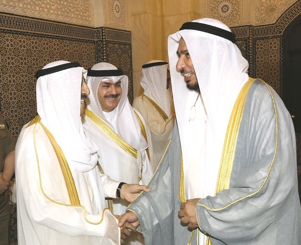 صاحب السمو مصافحا د.عبدالله المعتوق ﻿