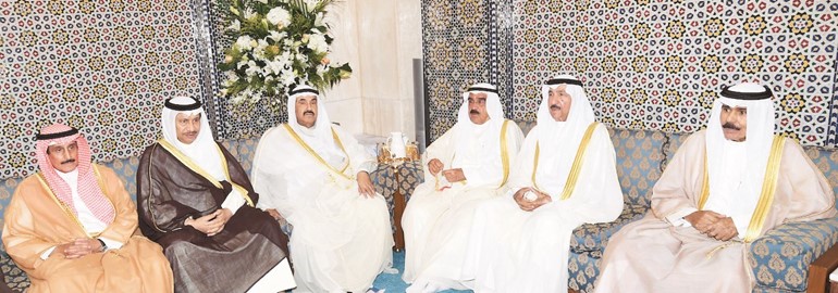 سمو ولي العهد الشيخ نواف الأحمد والشيخ جابر العبدالله والشيخ فيصل السعود وسمو الشيخ ناصر المحمد وسمو الشيخ جابر المبارك والشيخ د.إبراهيم الدعيج ﻿