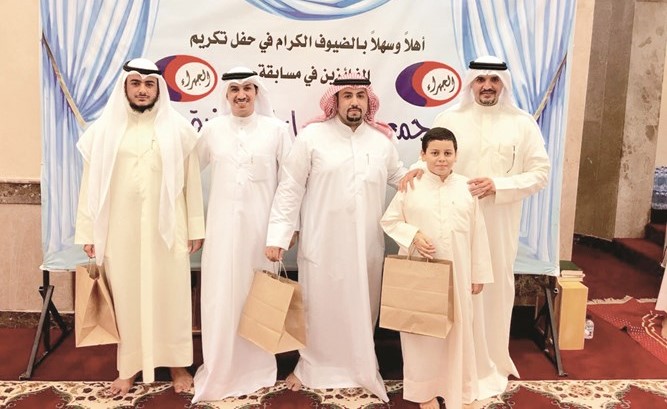 تكريم أحد الفائزين﻿