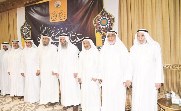 د.خالد المذكور وقيادات جمعية الإصلاح في استقبال المهنئين بالعيد﻿