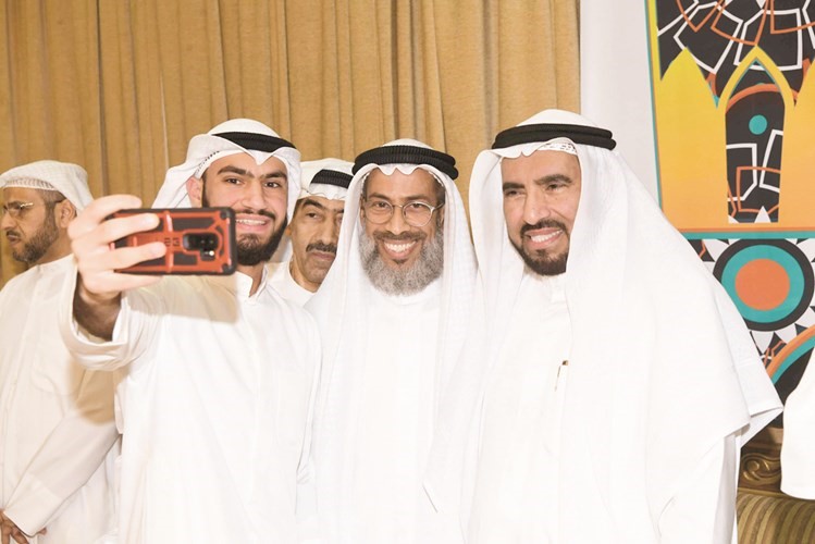سيلفي مع د.طارق السويدان ود. محمد الثويني﻿