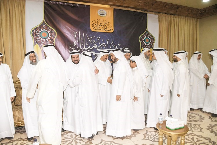 مهنئون بعيد الفطر في جمعية الإصلاح﻿