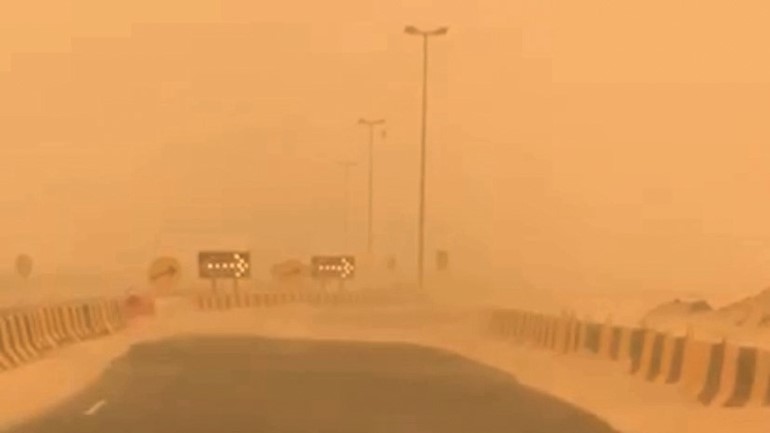  ﻿رمال على طريق الوفرة﻿