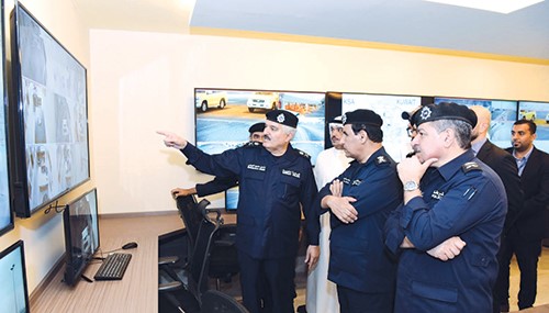 الفريق عصام النهام يطلع على غرفة العمليات الخاصة بقطاع المنافذ البرية