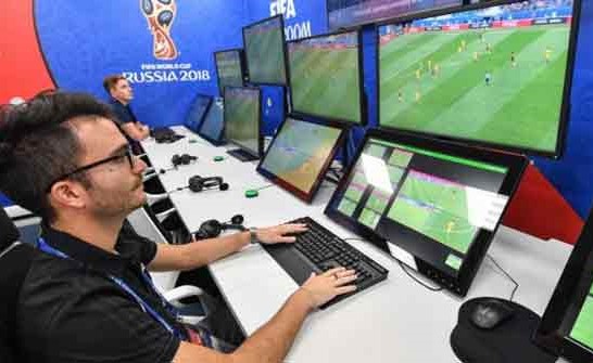 بعد أول ظهور في المونديال... الفيفا راضٍ تماماً عن «حكم الفيديو»