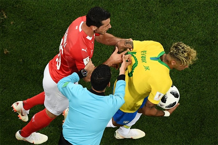 التعادل الإيجابي "سيد الموقف" في مباراة هجومية مثيرة بين البرازيل وسويسرا