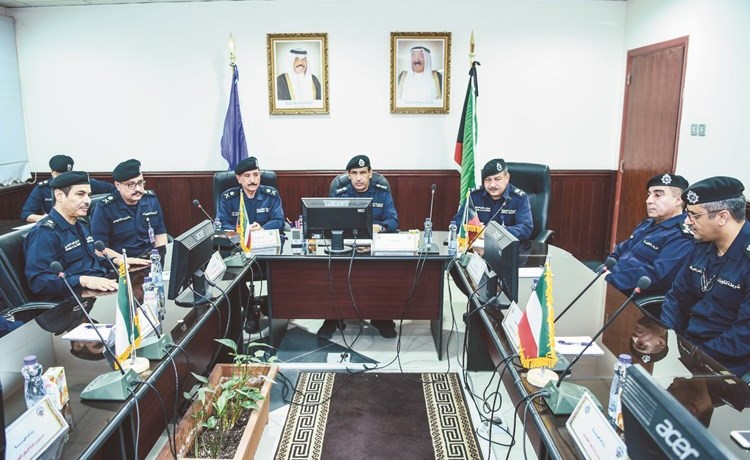 الفريق عصام النهام يجتمع مع القيادة الأمنية بحضور الألوية عبدالله المهنا وجمال الصايغ ووائل الرومي﻿