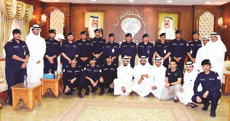 الفريق النهام في صورة جماعية مع منتسبي المنافذ الحدودية﻿