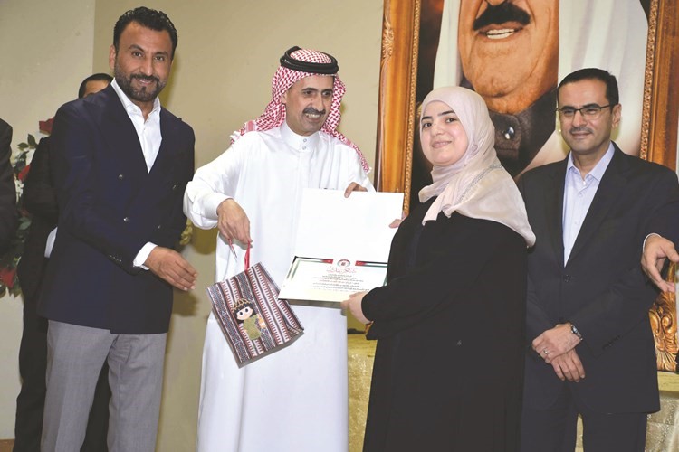 تكريم فائزة ﻿