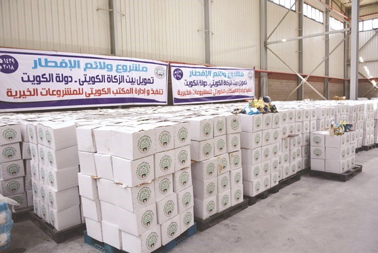 المكتب الكويتي للمشروعات الخيرية يطلق أكبر قافلة سلات مواد غذائية لأهالي حلايب وشلاتين