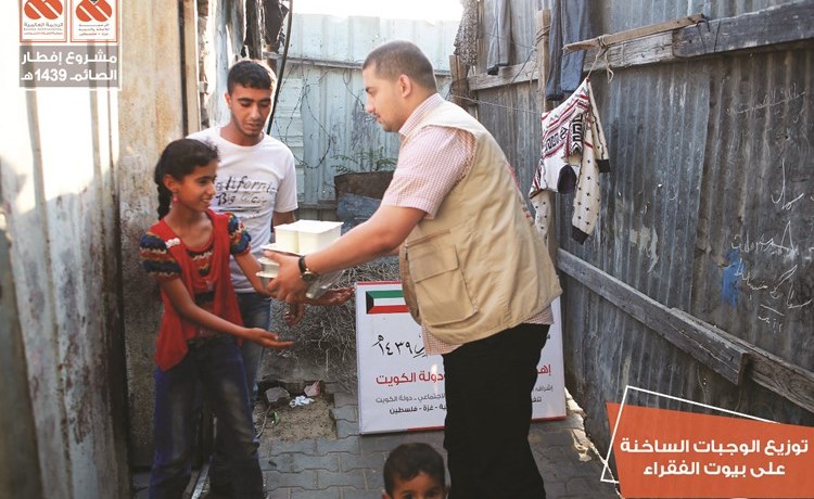 توزيع وجبات على بيوت الفقراء في غزة﻿